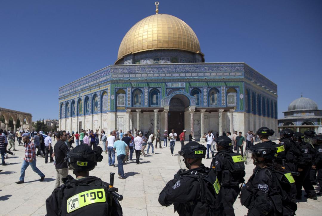 Israeli Police Storm Al Aqsa Mosque Financial Tribune